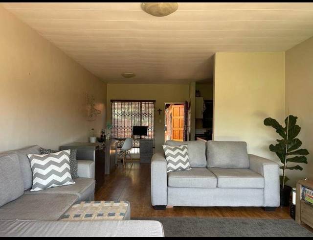 2 BEDROOM TOWNHOUSE FOR SALE IN PIERRE VAN RYNEVELD